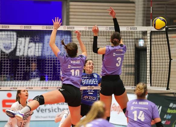 BAU 11 01 2025, Germany, Weissach, Volleyball 2 Bundesliga Women Pro, Binder Blaubären Flacht vs Allbau Volleys Essen, f l Sina Allzeit Essen , Julia Cedeno Flacht , Carlotta Strube Essen