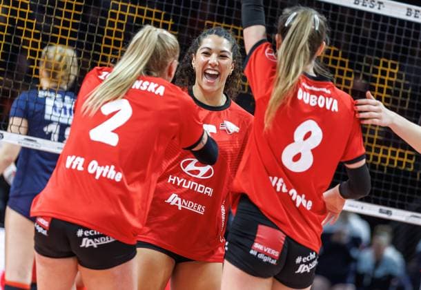 11 01 25, Berlin, Volleyball 2 Bundesliga, Women, Matchday 12, BBSC Berlin VFL Oythe in the Max Schmelling Halle The team of VFL Oythe is happy about the point won BBSC Berlin VFL Oythe