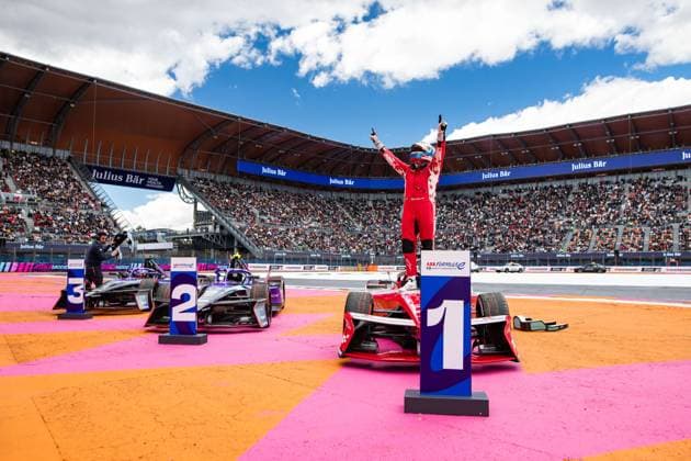 2025 FORMULA E MEXICO CITY ePRIX ROWLAND Oliver (gbr), Nissan Formula E Team, Nissan e-4ORCE, portrait Parc ferme celebration during the Mexico City ePrix, 2nd round of the 2024-25 ABB FIA Formula E World Championship, WM, Weltmeisterschaft on the Autodromo Hermanos Rodriguez from January 10 to 11, 2025 in Mexico City, Mexico -  Copyright: xJoaoxFilipex