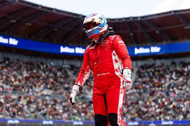 2025 FORMULA E MEXICO CITY ePRIX ROWLAND Oliver (gbr), Nissan Formula E Team, Nissan e-4ORCE, portrait Parc ferme celebration during the Mexico City ePrix, 2nd round of the 2024-25 ABB FIA Formula E World Championship, WM, Weltmeisterschaft on the Autodromo Hermanos Rodriguez from January 10 to 11, 2025 in Mexico City, Mexico -  Copyright: xJoaoxFilipex