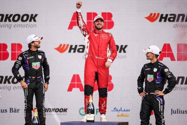 2025 FORMULA E MEXICO CITY ePRIX ROWLAND Oliver (gbr), Nissan Formula E Team, Nissan e-4ORCE, portrait podium, portraitROWLAND Oliver (gbr), Nissan Formula E Team, Nissan e-4ORCE, portrait DA COSTA Antonio Felix (prt), TAG Heuer Porsche Formula E Team, Porsche 99X Electric, portrait and WEHRLEIN Pascal (ger), TAG Heuer Porsche Formula E Team, Porsche 99X Electric, portrait podium, portrait during the Mexico City ePrix, 2nd round of the 2024-25 ABB FIA Formula E World Championship, WM, Weltmeisterschaft on the Autodromo Hermanos Rodriguez from January 10 to 11, 2025 in Mexico City, Mexico - Mexico CityMexico Copyright: xEricxAlonsox