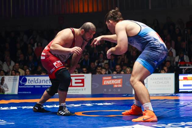 Semifinal Wrestling Bundesliga ASV Schorndorf vs SV Wacker Burghausen 130kg freestyle Mohsen Siyar ASV Schorndorf in red vs Erik Thiele SV Wacker Burghausen in blue during the semifinal match of the German Team Championship between ASV Schorndorf and SV Wacker Burghausen in the Birtat Wrestling Bundesliga on 01 01 2025 in Schorndorf, Germany