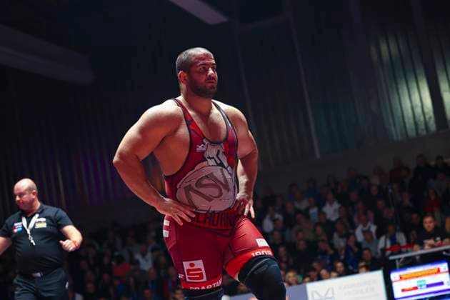Semifinal Wrestling Bundesliga ASV Schorndorf vs SV Wacker Burghausen 130kg freestyle Mohsen Siyar ASV Schorndorf in red during the semifinal match of the German Team Championship between ASV Schorndorf and SV Wacker Burghausen in the Birtat Wrestling Bundesliga on 01 01 2025 in Schorndorf, Germany