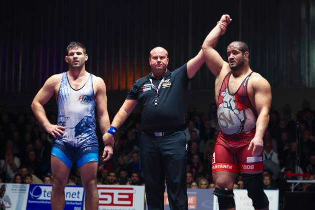 Semifinal Wrestling Bundesliga ASV Schorndorf vs SV Wacker Burghausen 130kg freestyle Mohsen Siyar ASV Schorndorf in red vs Erik Thiele SV Wacker Burghausen in blue during the semifinal match of the German Team Championship between ASV Schorndorf and SV Wacker Burghausen in the Birtat Wrestling Bundesliga on 01 01 2025 in Schorndorf, Germany