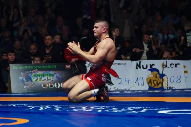 Semifinal wrestling Bundesliga ASV Schorndorf vs SV Wacker Burghausen 86kg freestyle Arseni Dzhioev ASV Schorndorf in red during the semifinal fight of the German team championship between ASV Schorndorf and SV Wacker Burghausen in the Birtat wrestling Bundesliga on 01 01 2025 in Schorndorf, Germany