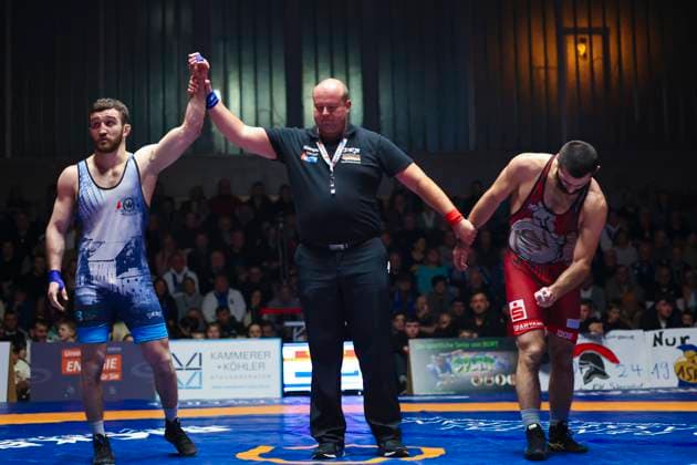 Semifinal Wrestling Bundesliga ASV Schorndorf vs SV Wacker Burghausen 75kg freestyle Shamil Ustaev ASV Schorndorf in red vs David Baev SV Wacker Burghausen in blue during the semifinal match of the German Team Championship between ASV Schorndorf and SV Wacker Burghausen in the Birtat Wrestling Bundesliga on 01 01 2025 in Schorndorf, Germany