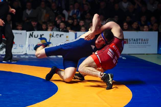 Semifinal Wrestling Bundesliga ASV Schorndorf vs SV Wacker Burghausen 80kg freestyle Murad Kuramagomedov ASV Schorndorf in red vs Chermen Valiev SV Wacker Burghausen in blue during the semifinal match of the German Team Championship between ASV Schorndorf and SV Wacker Burghausen in the Birtat Wrestling Bundesliga on 01 01 2025 in Schorndorf, Germany
