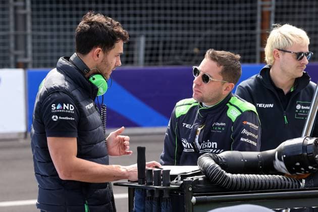 Robin Frijns NED Envision with his race engineer, starting grid for the race, FIA Formula E World Championship Season 11, Mexico City E Prix, 11 01 2025, Mexico