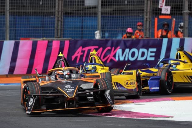 Taylor Barnard GBR McLaren ahead of Lucas di Grassi BRA Lola Yamaha, Race, FIA Formula E World Championship Season 11, Mexico City E Prix, 11 01 2025, Mexico