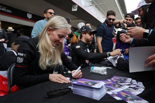 Gabriela Jilkova CZE Porsche reserve driver and Antonio Felix da Costa POR during the autograph stand in the pit lane, FIA Formula E World Championship Season 11, Mexico City E Prix, 11 01 2025, Mexico,