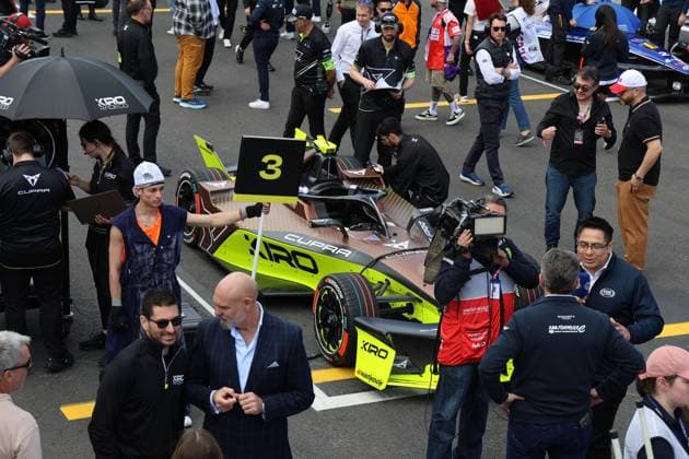 Hustle and bustle around David Beckmanns Cupra Kiro on the grid for the race, FIA Formula E World Championship Season 11, Mexico City E Prix, 11 01 2025, Mexico