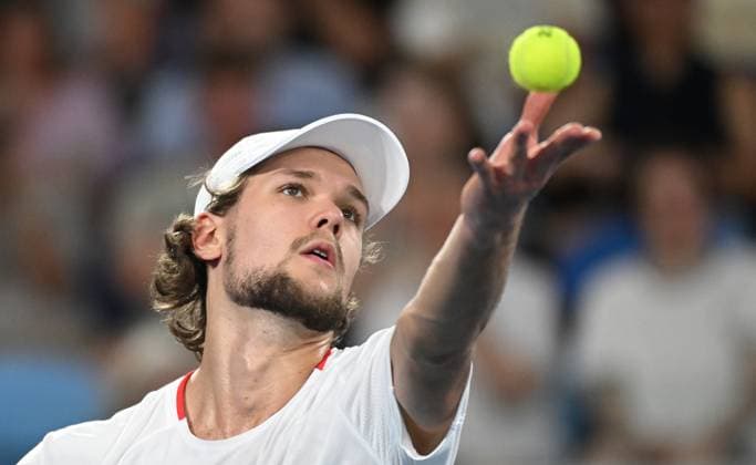 TENNIS AUSTRALIAN OPEN, Otto Virtanen of Finland prepares to serve during his round 1 match against Arthur Fils of France during the 2025 Australian Open at Melbourne Park in Melbourne, Sunday, January 12, 2025. ( NO ARCHIVING, EDITORIAL USE ONLY, NO USE IN BOOKS WITHOUT CONSENT MELBOURNE VICTORIA AUSTRALIA  Copyright: xJAMESxROSSx 20250112187022484000