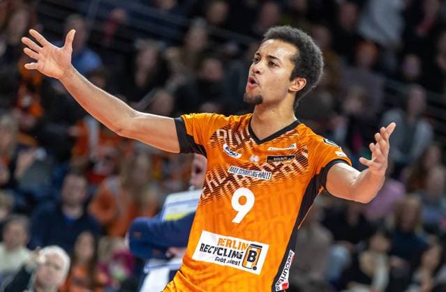 11 01 25, Berlin, Volleyball 1 Bundesliga, Men, Matchday 15, BR Volleys SSC Karlsruhe, Max Schmeling Halle Berlins Djifa Amedegnato celebrates after scoring a point for BR Volleys SSC Karlsruhe