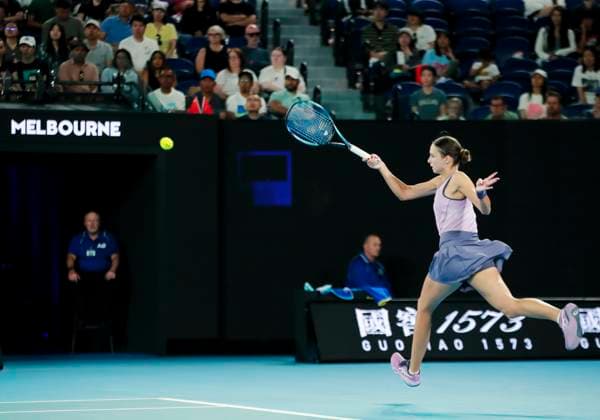 (250112) -- MELBOURNE, Jan. 12, 2025 -- Anca Todoni hits a return during the women s singles 1st round match between Zheng Qinwen of China and Anca Todoni of Romania at 2025 Australian Open tennis tournament in Melbourne, Australia, Jan. 12, 2025. ) (SP)AUSTRALIA-MELBOURNE-TENNIS-AUSTRALIAN OPEN-DAY 1 MaxPing 