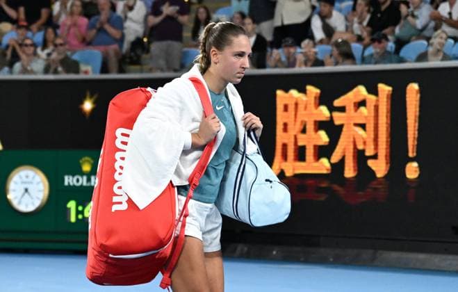 TENNIS AUSTRALIAN OPEN, Diane Parry of France departs following her round 1 loss to Donna Vekic of Croatia during the 2025 Australian Open at Melbourne Park in Melbourne, Sunday, January 12, 2025. ( NO ARCHIVING, EDITORIAL USE ONLY, NO USE IN BOOKS WITHOUT CONSENT MELBOURNE VICTORIA AUSTRALIA  Copyright: xJAMESxROSSx 20250112127153700450