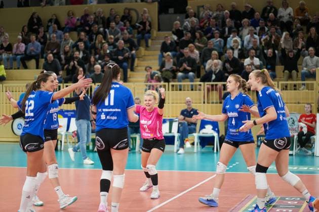 VOLLEYBALL 1 BL Womens VC Wiesbaden SC Potsdam 11 01 25, Jubilation over the unexpected victory against the guests from Potsdam,