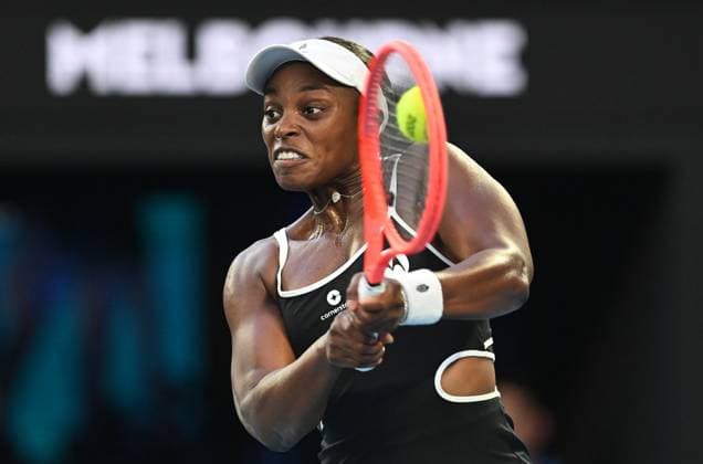 TENNIS AUSTRALIAN OPEN, Sloane Stephens of USA returns during her round 1 match against Aryna Sabalenka of Belarus during the 2025 Australian Open at Melbourne Park in Melbourne, Sunday, January 12, 2025. ( NO ARCHIVING, EDITORIAL USE ONLY, NO USE IN BOOKS WITHOUT CONSENT MELBOURNE VICTORIA AUSTRALIA  Copyright: xLUKASxCOCHx 20250112186944505897