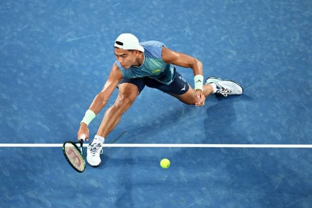 TENNIS AUSTRALIAN OPEN, Li Tu of Australia in action during his round 1 match against Jiri Lehecka of Czech Republic during the 2025 Australian Open at Melbourne Park in Melbourne, Sunday, January 12, 2025. ( NO ARCHIVING, EDITORIAL USE ONLY, NO USE IN BOOKS WITHOUT CONSENT MELBOURNE VICTORIA AUSTRALIA  Copyright: xJOELxCARRETTx 20250112129966401537