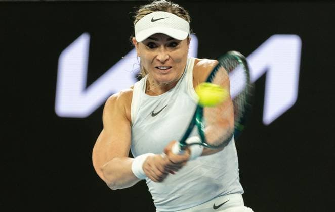 (250112) -- MELBOURNE, Jan. 12, 2025 -- Paula Badosa hits a return during the women s singles 1st round match between Wang Xinyu of China and Paula Badosa of Spain at 2025 Australian Open tennis tournament in Melbourne, Australia, Jan. 12, 2025. (Photo by Xinhua) (SP)AUSTRALIA-MELBOURNE-TENNIS-AUSTRALIAN OPEN-DAY 1 HuxJingchen 