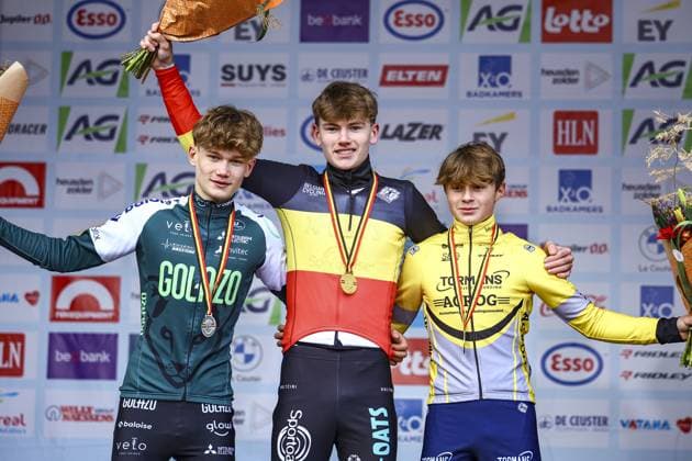 Sport Bilder des Tages Lars Stockman, Cas Van Looke and Belgian Bas vanden Eynde pictured on the podium after the men U17, U 17 (second year) race of the Belgian Cyclocross Championships (11-12 01) on Sunday 12 January 2025 in Heusden-Zolder. DAVIDxPINTENS  x110235547x