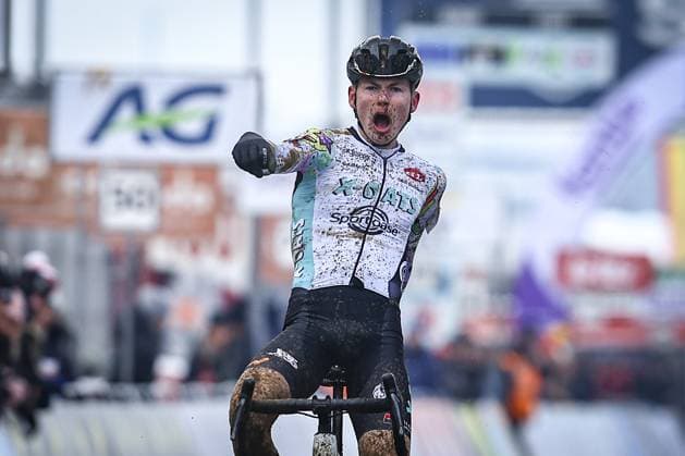 Cas Van Looke celebrates as he crosses the finish line to win the men U17, U 17 (second year) race of the Belgian Cyclocross Championships (11-12 01) on Sunday 12 January 2025 in Heusden-Zolder. DAVIDxPINTENS  x110235637x
