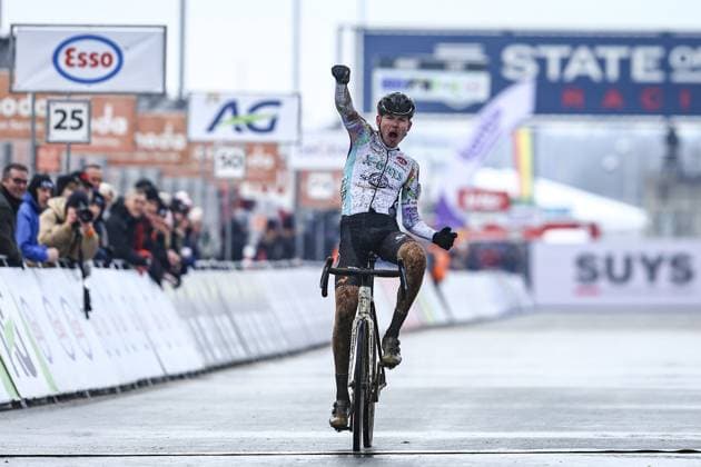 Cas Van Looke celebrates as he crosses the finish line to win the men U17, U 17 (second year) race of the Belgian Cyclocross Championships (11-12 01) on Sunday 12 January 2025 in Heusden-Zolder. DAVIDxPINTENS  x110235653x