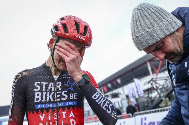 Belgian Emiel Osaer looks dejected after the men U17, U 17 (second year) race of the Belgian Cyclocross Championships (11-12 01) on Sunday 12 January 2025 in Heusden-Zolder. DAVIDxPINTENS  x110235727x