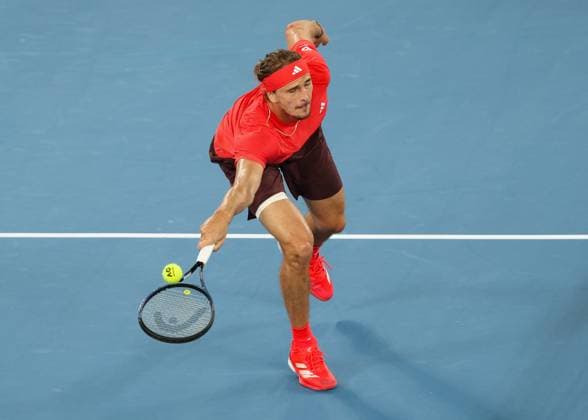 Alexander Zverev no longer reaches the passing ball,, Australian Open 2024, Melbourne Park, Melbourne, Victoria, Australia Copyright: xJuergenxHasenkopfx