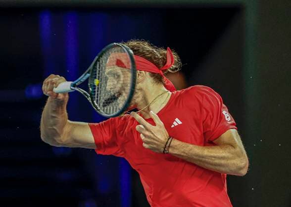 (250112) -- MELBOURNE, Jan. 12, 2025 -- Alexander Zverev hits a return during the men s singles first round match between Alexander Zverev of Germany and Lucas Pouille of France at Australian Open tennis tournament in Melbourne, Australia, Jan. 12, 2025. (Photo by Chu Chen Xinhua) (SP)AUSTRALIA-MELBOURNE-TENNIS-AUSTRALIAN OPEN-DAY 1 ZhangxJianhua 