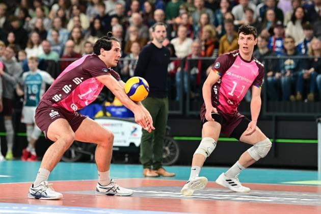 Volleyball I Men I Season 2024 2025 I Bundesliga I 16 Matchday I SVG Lüneburg Energiequelle Netzhoppers I 12 1 2025 Linus Jonas Engelmann 10, Energiequelle Netzhoppers KW Bestensee strong on the ball Lüneburg LKH Arena Niedersachsen Germany Copyright: xLobeca AndreasxHannigx