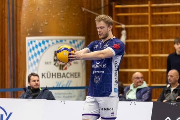 Simon Gallas ASV Dachau, 05 before serve, GER, ASV Dachau vs VC Bitterfeld Wolfen, Volleyball, 1 Bundesliga, Matchday 14, Season 2024 2025, 12 01 2025, GER, ASV Dachau vs VC Bitterfeld Wolfen, Volleyball, 1 Bundesliga, Matchday 14, Season 2024 2025, 12 01 2025 Dachau Copyright: xEibner-Pressefoto JennixMaulx EP_JML