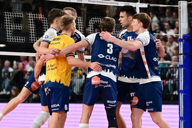 Volleyball I Men I Season 2024 2025 I Bundesliga I Matchday 16 I SVG Lüneburg Energiequelle Netzhoppers I 12 1 2025 SVG Lüneburg swears in but the second set goes to Energiequelle Netzrollers KW Bestensee Lüneburg LKH Arena Niedersachsen Germany Copyright: xLobeca AndreasxHannigx