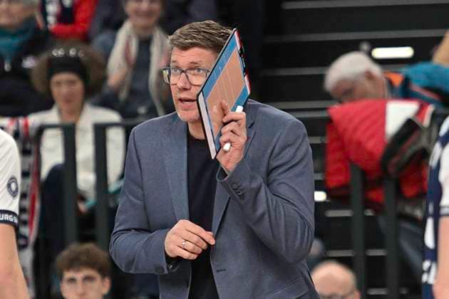 GER 1 VBL, SVG Lueneburg vs Energiequelle Netzhoppers KW 12 01 2025, LKH Arena, Lueneburg, GER 1 VBL, SVG Lueneburg vs Energiequelle Netzhoppers KW in the picture coach Stefan Huebner Hübner Lueneburg nordphotoxGmbH xWitke nph00002