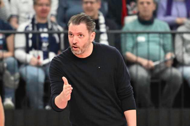 GER 1 VBL, SVG Lueneburg vs Energiequelle Netzhoppers KW 12 01 2025, LKH Arena, Lueneburg, GER 1 VBL, SVG Lueneburg vs Energiequelle Netzhoppers KW in the picture coach Liam James Sketcher Koenig Wusterhausen nordphotoxGmbH xWitke nph00002