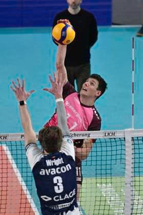 GER 1 VBL, SVG Lueneburg vs Energiequelle Netzhoppers KW 12 01 2025, LKH Arena, Lueneburg, GER 1 VBL, SVG Lueneburg vs Energiequelle Netzhoppers KW in the picture Michael Wright Lueneburg 03 tries to assert himself against Theo Timmermann Koenig Wusterhausen 11 nordphotoxGmbH xWitke nph00002