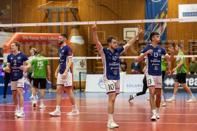 Cheering after ASV Dachau wins points, Luca Russelmann ASV Dachau, 10 , with Niklas Uhl ASV Dachau, 13 and Fabian Suck ASV Dachau, 15 , with Matthew Slivinksi ASV Dachau, 09 , GER, ASV Dachau vs VC Bitterfeld Wolfen, Volleyball, 1 Bundesliga, Matchday 14, Season 2024 2025, 12 01 2025, GER, ASV Dachau vs VC Bitterfeld Wolfen, Volleyball, 1 Bundesliga, Matchday 14, Season 2024 2025, 12 01 2025 Dachau Copyright: xEibner-Pressefoto JennixMaulx EP_JML