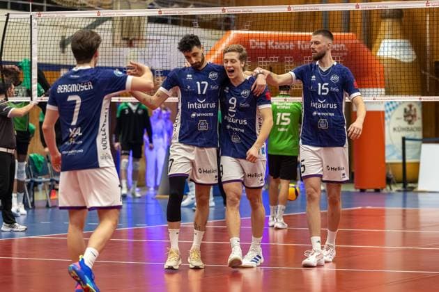 Cheering after ASV Dachau wins a point, Agustin Gallardo ASV Dachau, 17 with Matthew Slivinksi ASV Dachau, 09 and Fabian Suck ASV Dachau, 15 , with Fabian Bergmoser ASV Dachau, 07 , GER, ASV Dachau vs VC Bitterfeld Wolfen, Volleyball, 1 Bundesliga, Matchday 14, Season 2024 2025, 12 01 2025, GER, ASV Dachau vs VC Bitterfeld Wolfen, Volleyball, 1 Bundesliga, Matchday 14, Season 2024 2025, 12 01 2025 Dachau Copyright: xEibner-Pressefoto JennixMaulx EP_JML