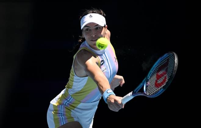 TENNIS AUSTRALIAN OPEN, Ajla Tomljanovic of Australia returns during her round 1 match against Ashlyn Krueger of USA during the 2025 Australian Open at Melbourne Park in Melbourne, Monday, January 13, 2025. ( NO ARCHIVING, EDITORIAL USE ONLY, NO USE IN BOOKS WITHOUT CONSENT MELBOURNE VICTORIA AUSTRALIA  Copyright: xLUKASxCOCHx 20250113154774611432