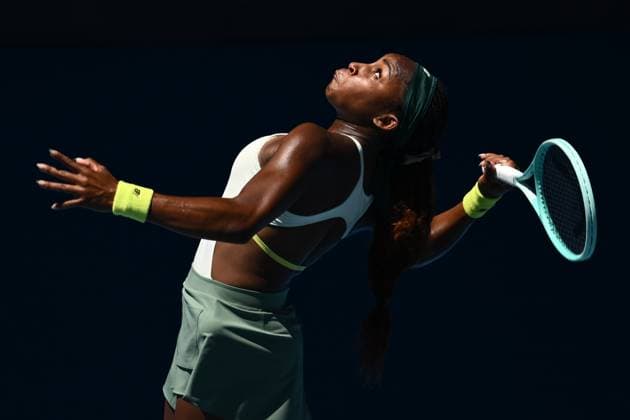 TENNIS AUSTRALIAN OPEN, Coco Gauff of USA prepares to serve during her round 1 match against Sofia Kenin of USA during the 2025 Australian Open at Melbourne Park in Melbourne, Monday, January 13, 2025. ( NO ARCHIVING, EDITORIAL USE ONLY, NO USE IN BOOKS WITHOUT CONSENT MELBOURNE VICTORIA AUSTRALIA  Copyright: xJOELxCARRETTx 20250113134871432526
