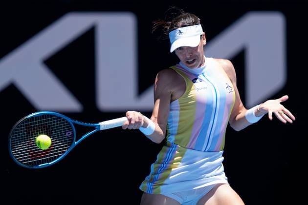 January 13, 2025: AJLA TOMLJANOVIC of Australia in action against ASHLYN KRUEGER of the USA on KIA Arena in a Women s Singles 1st round match on day 2 of the 2025 Australian Open in Melbourne, Australia. Cal Media Melbourne Australia - ZUMAc04_ 20250113_faf_c04_011 Copyright: xSydneyxLowx