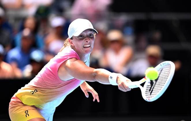 Sport Bilder des Tages TENNIS AUSTRALIAN OPEN, Iga Swiatek of Poland in during her round 1 match against Katerina Siniakova of Czech Republic during the 2025 Australian Open at Melbourne Park in Melbourne, Monday, January 13, 2025. ( NO ARCHIVING, EDITORIAL USE ONLY, NO USE IN BOOKS WITHOUT CONSENT MELBOURNE VICTORIA AUSTRALIA  Copyright: xJAMESxROSSx 20250113159422028768