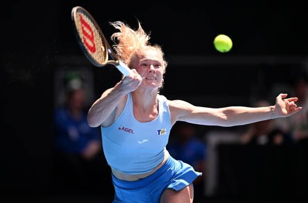 TENNIS AUSTRALIAN OPEN, Katerina Siniakova of Czech Republic returns during her round 1 match against Iga Swiatek of Polan during the 2025 Australian Open at Melbourne Park in Melbourne, Monday, January 13, 2025. ( NO ARCHIVING, EDITORIAL USE ONLY, NO USE IN BOOKS WITHOUT CONSENT MELBOURNE VICTORIA AUSTRALIA  Copyright: xJAMESxROSSx 20250113197737390378