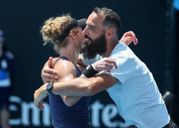 Friend and coach Antonio Zucca congratulates the winner Laura Siegemund, Emotion, Australian Open 2024, Melbourne Park, Melbourne, Victoria, Australia Copyright: xJuergenxHasenkopfx