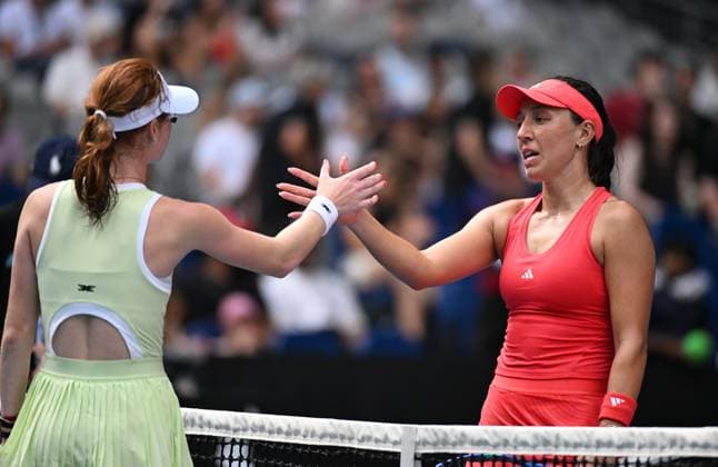 TENNIS AUSTRALIAN OPEN, Maya Joint of Australia (left) shakes hands with Jessica Pegula of USA following their round 1 match against during the 2025 Australian Open at Melbourne Park in Melbourne, Monday, January 13, 2025. ( NO ARCHIVING, EDITORIAL USE ONLY, NO USE IN BOOKS WITHOUT CONSENT MELBOURNE VICTORIA AUSTRALIA  Copyright: xJAMESxROSSx 20250113182532078000