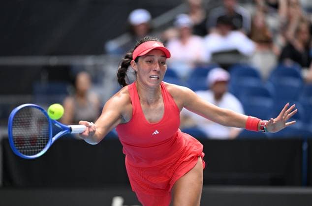 TENNIS AUSTRALIAN OPEN, Jessica Pegula of USA returns during her round 1 match against Maya Joint of Australia during the 2025 Australian Open at Melbourne Park in Melbourne, Monday, January 13, 2025. ( NO ARCHIVING, EDITORIAL USE ONLY, NO USE IN BOOKS WITHOUT CONSENT MELBOURNE VICTORIA AUSTRALIA  Copyright: xJAMESxROSSx 20250113163888489188