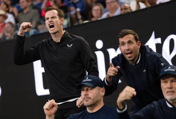 Sport Bilder des Tages Andy Murray celebrates towards Novak Djokovic during his first round match Australian Open, Day Two, Tennis, Melbourne Park, Melbourne, Australia - 13 Jan 2025  Copyright: xEllaxLing Shutterstockx 15098219v