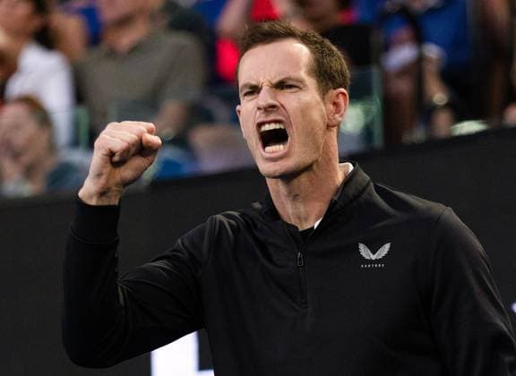 Andy Murray celebrates towards Novak Djokovic during his first round match Australian Open, Day Two, Tennis, Melbourne Park, Melbourne, Australia - 13 Jan 2025  Copyright: xEllaxLing Shutterstockx 15098219w