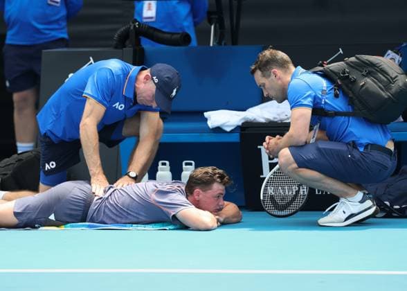Dominic Stricker SUI is being treated, treatment, physiotherapist, doctor, back injury, Australian Open 2024, Melbourne Park, Melbourne, Victoria, Australia Copyright: xJuergenxHasenkopfx