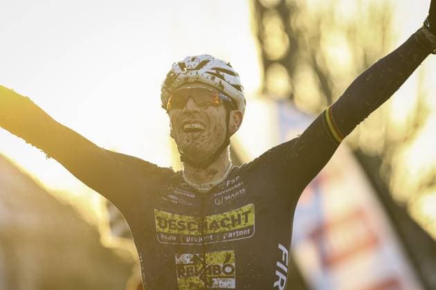 Sport Bilder des Tages Belgian Toon Aerts celebrates as he crosses the finish line to win the men s elite race of the Cyclocross Otegem cycling event, Monday 13 January 2025 in Otegem, the day after the Belgian national cyclocross championships. DAVIDxPINTENS  x110340696x
