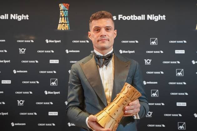 Bilder des Jahres 2025, Sport 01 Januar Sport Themen der Woche KW03 Sport Bilder des Tages 13.01.2025; Bern, Schweiz - 4. Swiss Football Night 2025: Granit Xhaka (Bayer Leverkusen) nominiert UBS für Male National Player 2024 gewinnt zum dritten Mal die Trophäe und kann allerdings aufgrund der englischen Woche in der Bundesliga nicht persönlich kommen. Wird live zugeschaltet. Hier Archivfoto. Die Preisverleihung im Casino Bern, organisiert vom SFV und der SFL, ehrt die besten Schweizer Fußballer in sieben Kategorien. Fachjurys nominierten, Fans stimmten bis 3. Dezember ab. Bern Schweiz *** 13 01 2025 Bern, Switzerland 4 Swiss Football Night 2025 Granit Xhaka Bayer Leverkusen nominated UBS for Male National Player 2024 wins the trophy for the third time, but cannot come in person due to the English week in the Bundesliga Will be broadcast live here Archive photo The award ceremony at Casino Bern, organized by the SFA and the SFL, honors the best Swiss footballers in seven categories Professional juries nominated, fans voted until 3 December Bern Switzerland Copyright: xJOERANxSTEINSIEKx